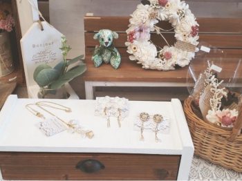 城西マルシェ出店者　小さなお花屋さん+RuRu×tontonfamily