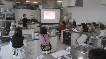 自然の恵みで作る地産コスメ体験♪ (11/17)