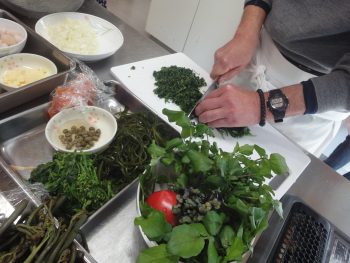 春の野草でランチを楽しむ(3/26)