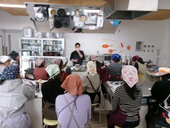 畑の恵みを食卓へ(2/18)