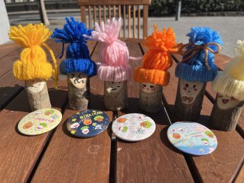 作成したトムテや帽子の写真